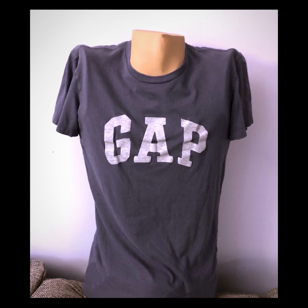 Men’s Gap logo tee